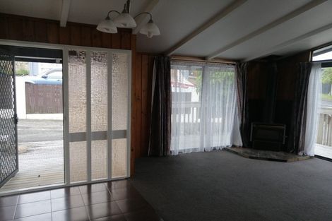 Photo of property in 5 Kemp Road, Massey, Auckland, 0614