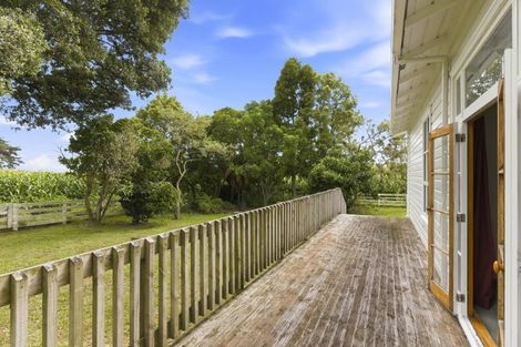 Photo of property in 225 Kuku Beach Road, Kuku, Levin, 5570
