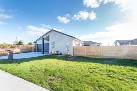 Photo of property in 18 Leebank Crescent, Riverhead, 0820