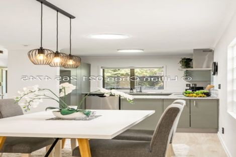 Photo of property in 27 Verdale Circle, Glen Eden, Auckland, 0602