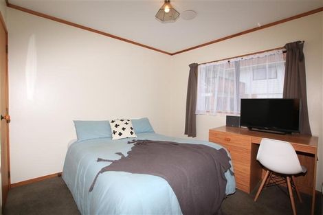 Photo of property in 5 Strid Road, Te Atatu South, Auckland, 0610