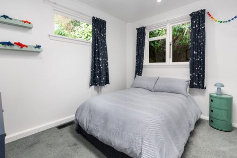 Photo of property in 70 Curtis Street, Northland, Wellington, 6012