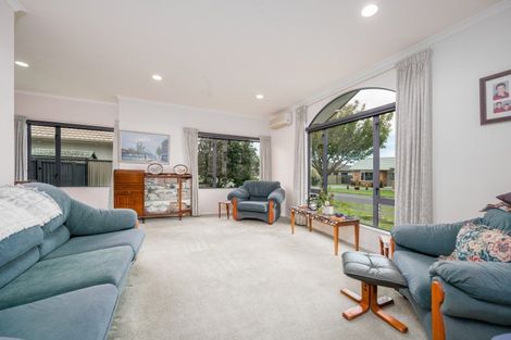 Photo of property in 10 Forbury Way, Taradale, Napier, 4112