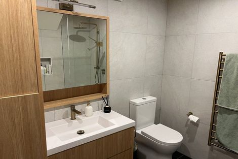 Photo of property in 2/192 Queen Street, Northcote Point, Auckland, 0627