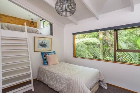 Photo of property in 215 Shaw Road, Titirangi, Auckland, 0604