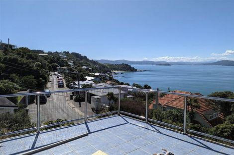 Photo of property in 18 Tai Paku Paku Road, Karaka Bays, Wellington, 6022