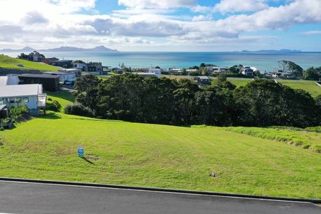 Photo of property in 3 Starlight Place, Langs Beach, 0582