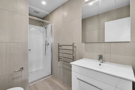 Photo of property in 25 Potter Avenue, Northcote, Auckland, 0627