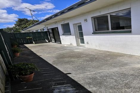 Photo of property in 67 Lincoln Park Avenue, Massey, Auckland, 0614