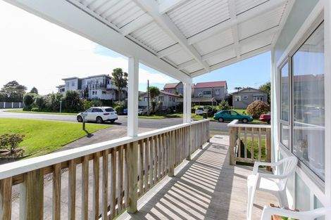 Photo of property in 14 Calvert Road, Moturoa, New Plymouth, 4310