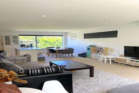 Photo of property in 33 Tiketike Way, Brooklyn, Wellington, 6021