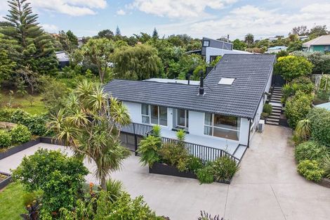 Photo of property in 15 Tiromoana Road, Raumati South, Paraparaumu, 5032