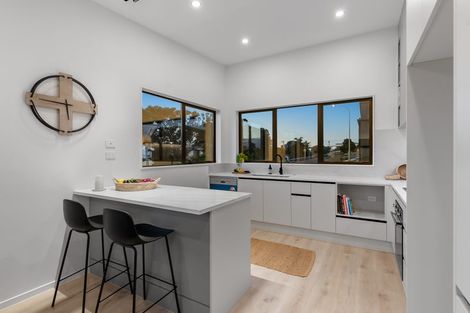 Photo of property in 935 Whangaparaoa Road, Manly, Whangaparaoa, 0930