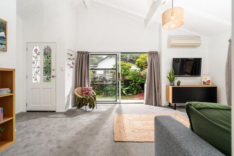 Photo of property in 42 Weka Street, Miramar, Wellington, 6022