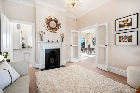 Photo of property in 2 The Crescent, Roseneath, Wellington, 6011