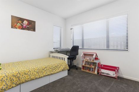 Photo of property in 6 Dida Park Drive, Kumeu, 0810