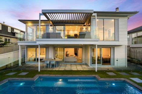 Photo of property in 15 Beechwood Road, Rothesay Bay, Auckland, 0630