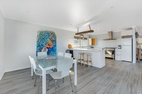 Photo of property in 4 Tua Tua Place, Baylys Beach, 0377