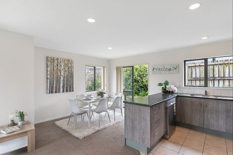 Photo of property in 64 Naylors Drive, Mangere, Auckland, 2022