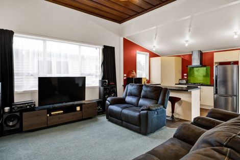 Photo of property in 6 Tawhiti Road, Hawera, 4610