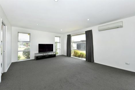 Photo of property in 8 Oakdene Place, Halswell, Christchurch, 8025