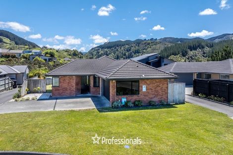 Photo of property in 9 Percy Kinsman Crescent, Riverstone Terraces, Upper Hutt, 5018