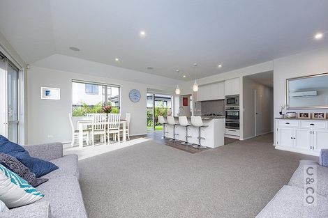 Photo of property in 124 Pohutukawa Parade, Riverhead, 0820