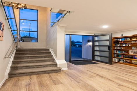 Photo of property in 39 Syd Grant Crescent, Orewa, 0931