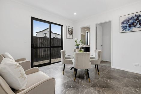 Photo of property in 8 Pineview Drive, Rosehill, Papakura, 2113
