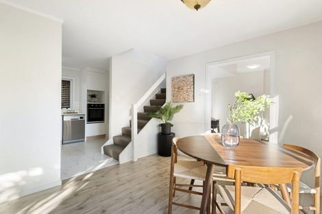 Photo of property in 2/5 Stanley Avenue, Milford, Auckland, 0620