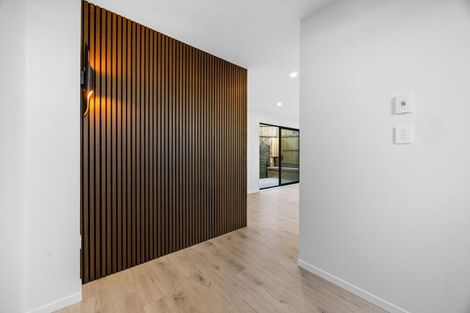 Photo of property in 61b Totaravale Drive, Totara Vale, Auckland, 0629