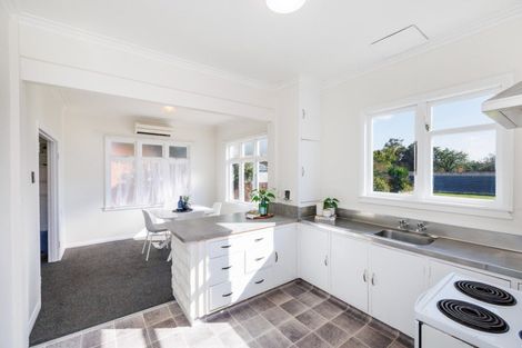 Photo of property in 657 Featherston Street, Roslyn, Palmerston North, 4414