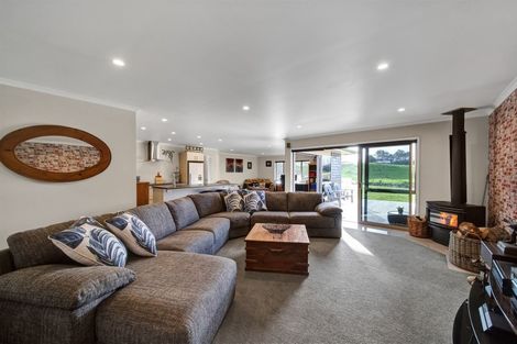 Photo of property in 195 Turuturu Road, Hawera, 4674