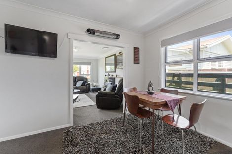 Photo of property in 19 Freyberg Street, Levin, 5510