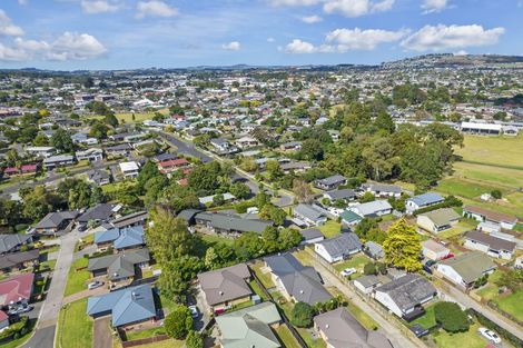 Photo of property in 70d Kayes Road, Pukekohe, 2120
