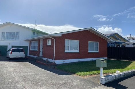 Photo of property in 147-149 Heretaunga Street, Palmerston North, 4414