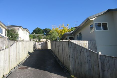 Photo of property in 1/12 Mossop Rise, Glenfield, Auckland, 0629