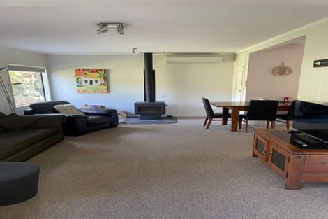Photo of property in 11-13 Pritchard Street, Newlands, Wellington, 6037