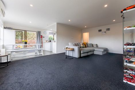 Photo of property in 34a Rewarewa Crescent, Waikanae, 5036