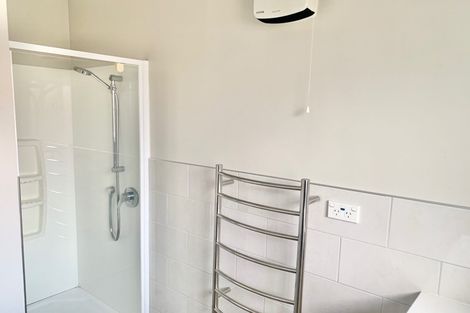 Photo of property in 1/42 Holland Road, Hillcrest, Auckland, 0627