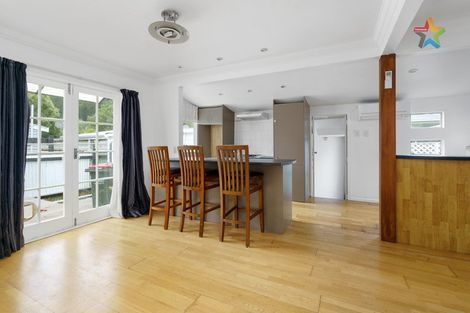 Photo of property in 2 Homedale Road, Wainuiomata, Lower Hutt, 5014