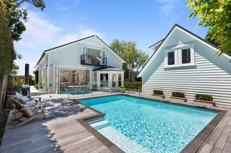 Photo of property in 9 Tui Glen Road, Birkenhead, Auckland, 0626