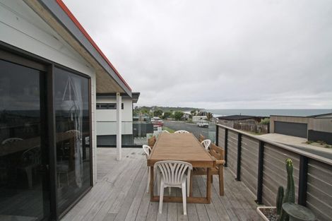 Photo of property in 50 Messenger Terrace, Oakura, 4314