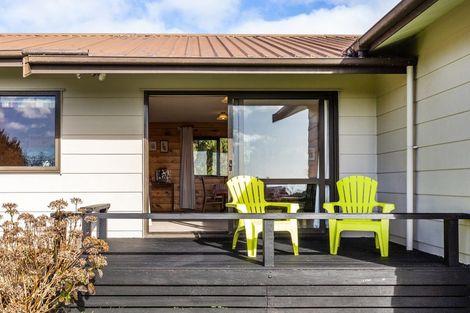 Photo of property in 17 Parerohi Grove, Kuratau, Turangi, 3381