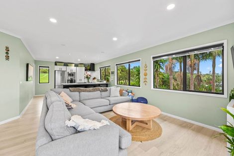 Photo of property in 381 Cove Road, Waipu, 0582