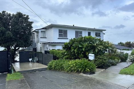 Photo of property in 281 Queens Drive, Lyall Bay, Wellington, 6022