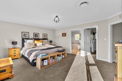 Photo of property in 44 Tutakarae Road, Kelvin Grove, Palmerston North, 4470