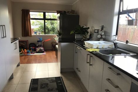 Photo of property in 47 Larnoch Road, Henderson, Auckland, 0610