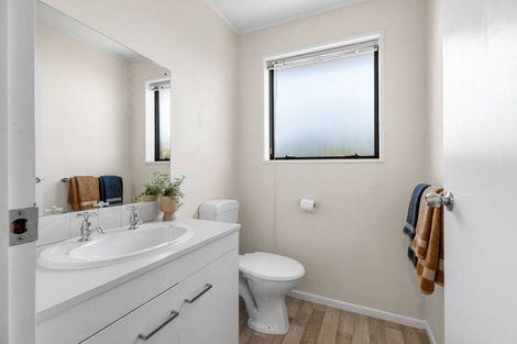 Photo of property in 8a Freyberg Avenue, Riccarton, Christchurch, 8011
