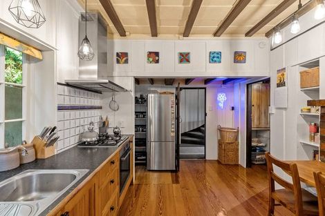Photo of property in 23 Saint Michaels Crescent, Kelburn, Wellington, 6012